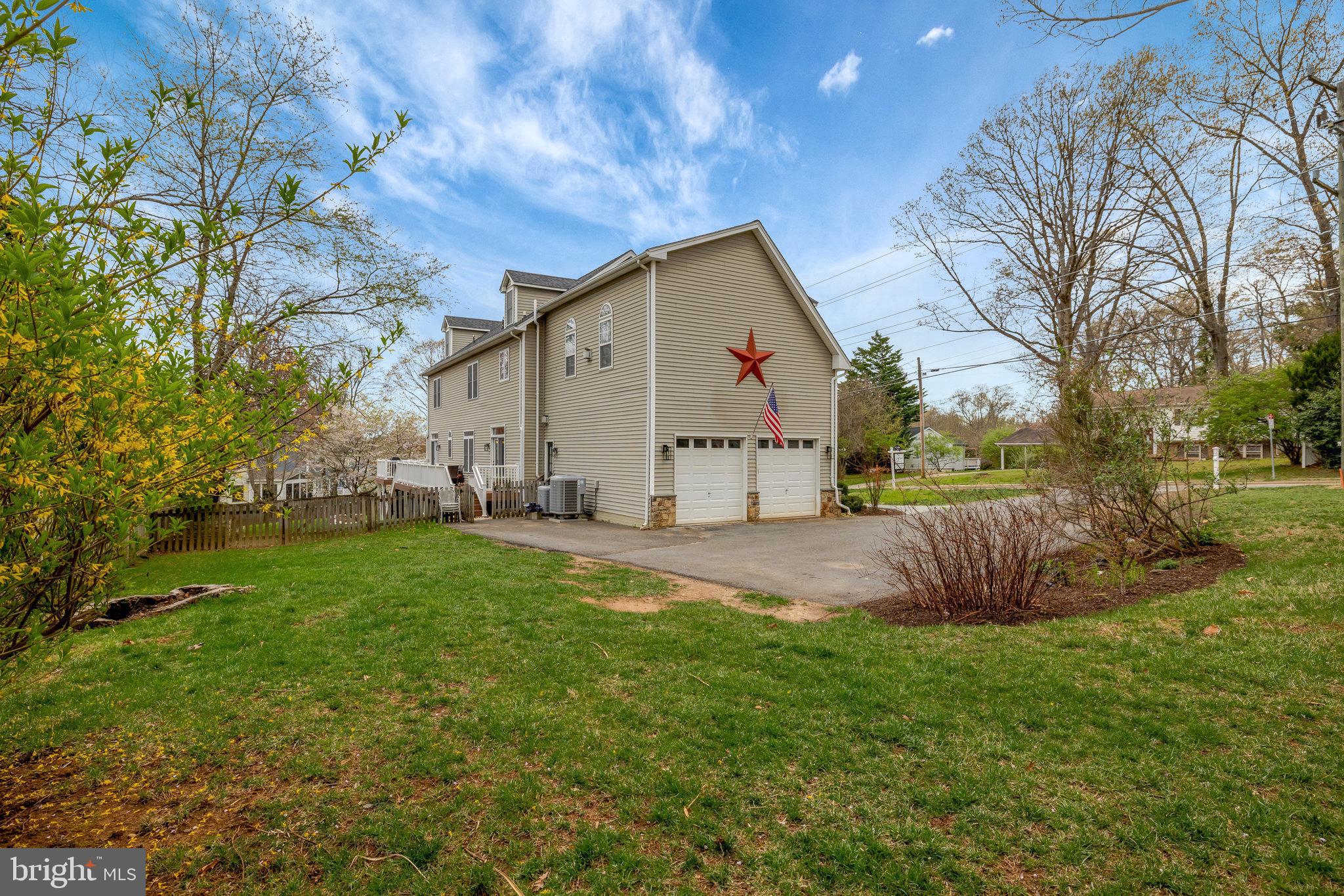 546 Malcolm Rd NW