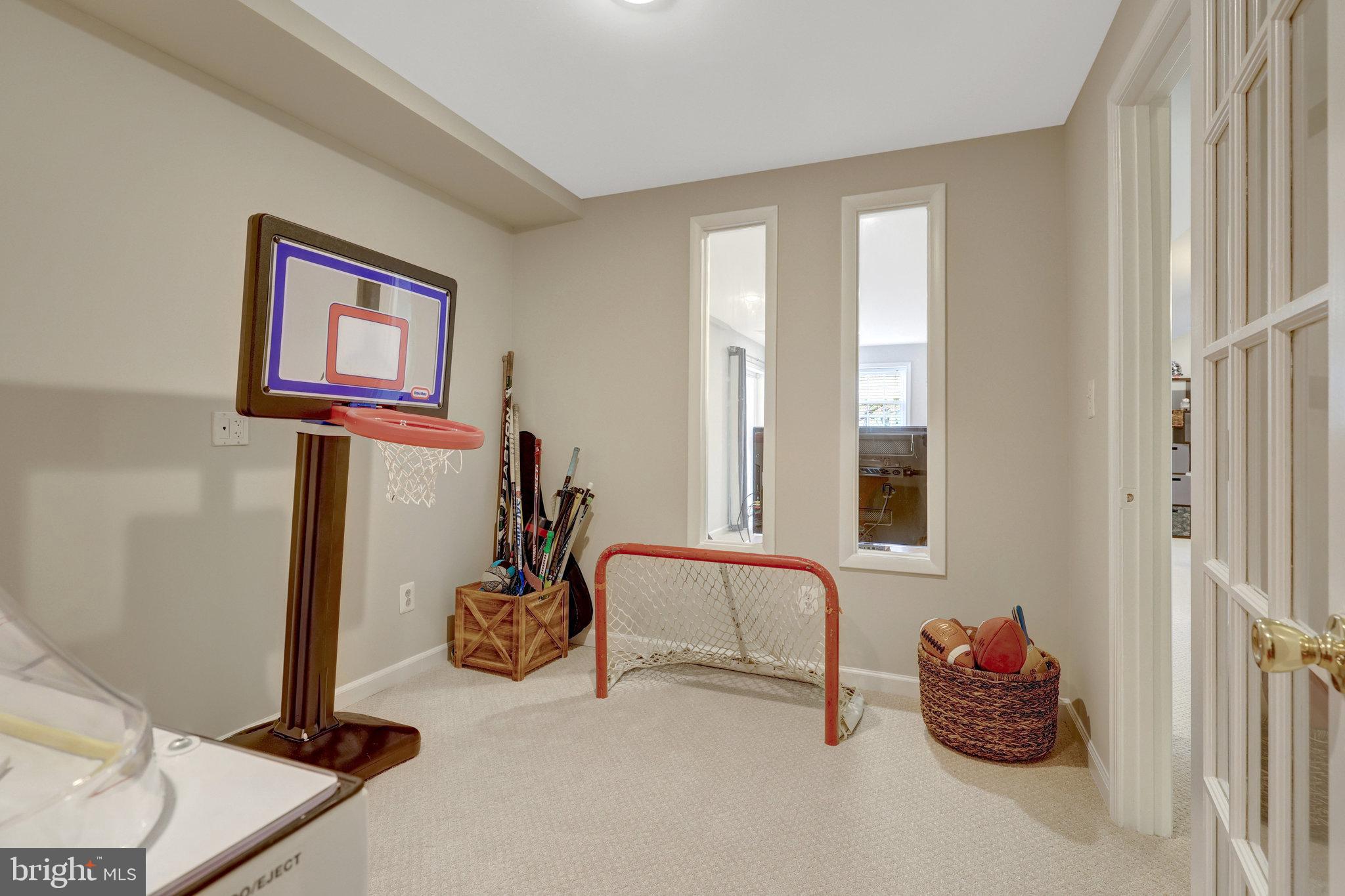 546 Malcolm Rd NW