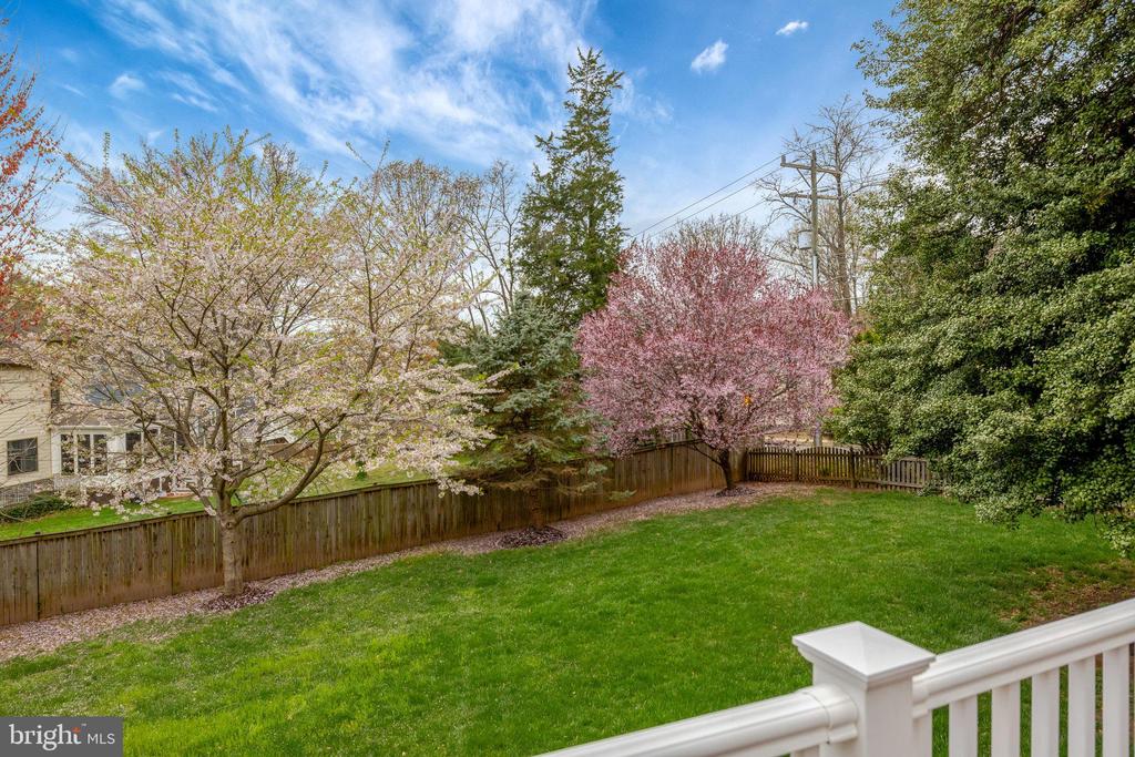 546 Malcolm Rd NW