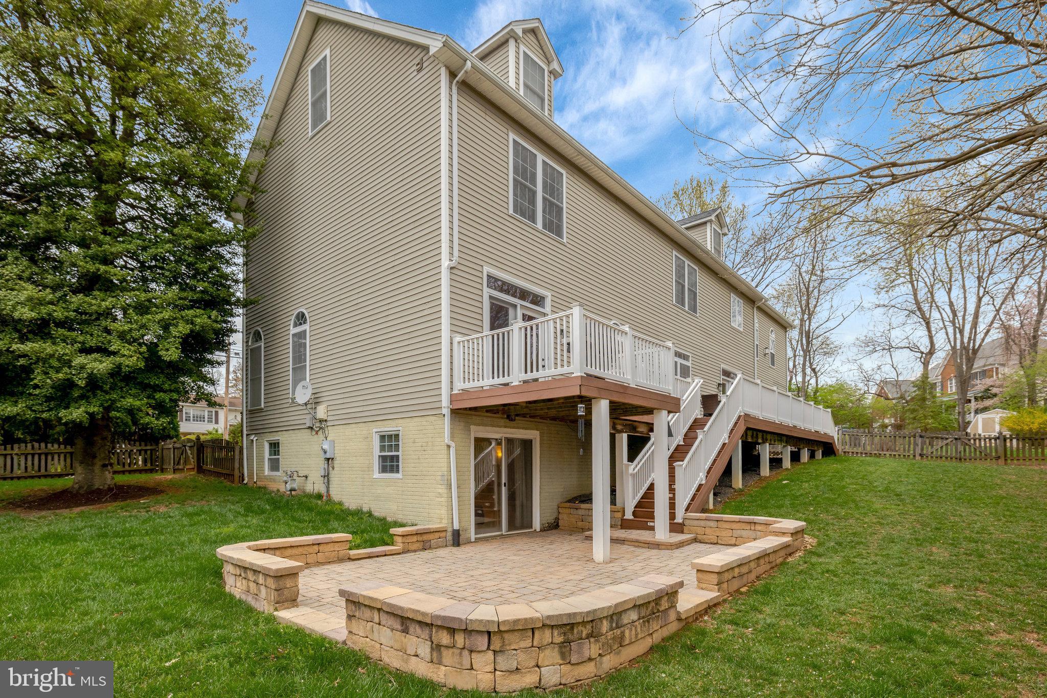 546 Malcolm Rd NW