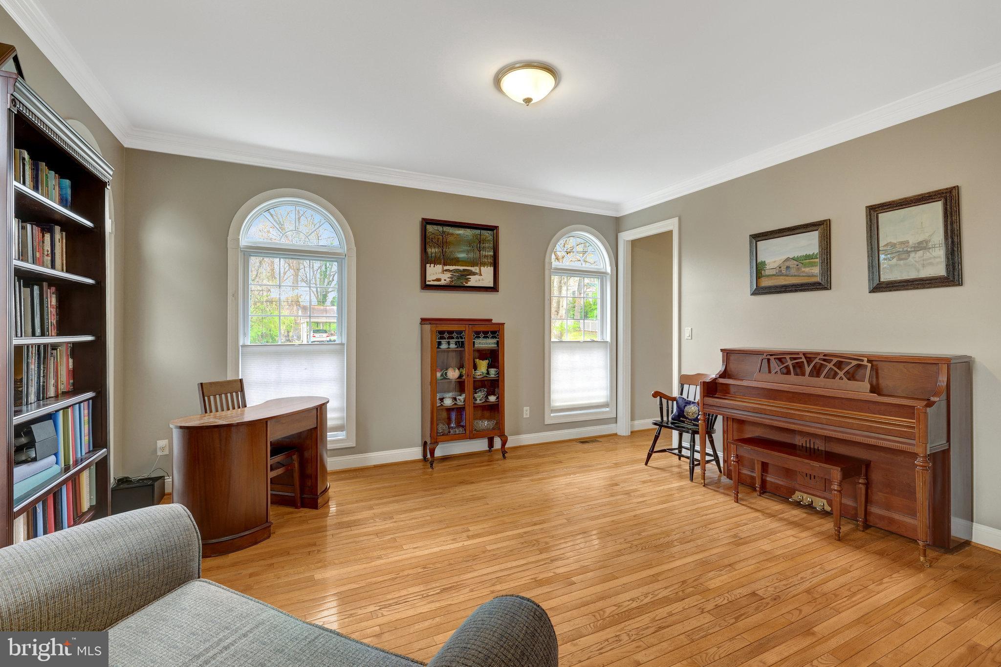 546 Malcolm Rd NW