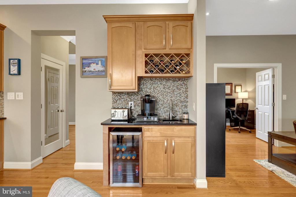 546 Malcolm Rd NW