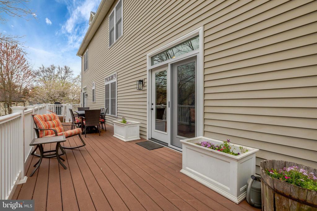 546 Malcolm Rd NW