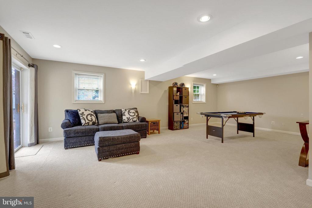 546 Malcolm Rd NW
