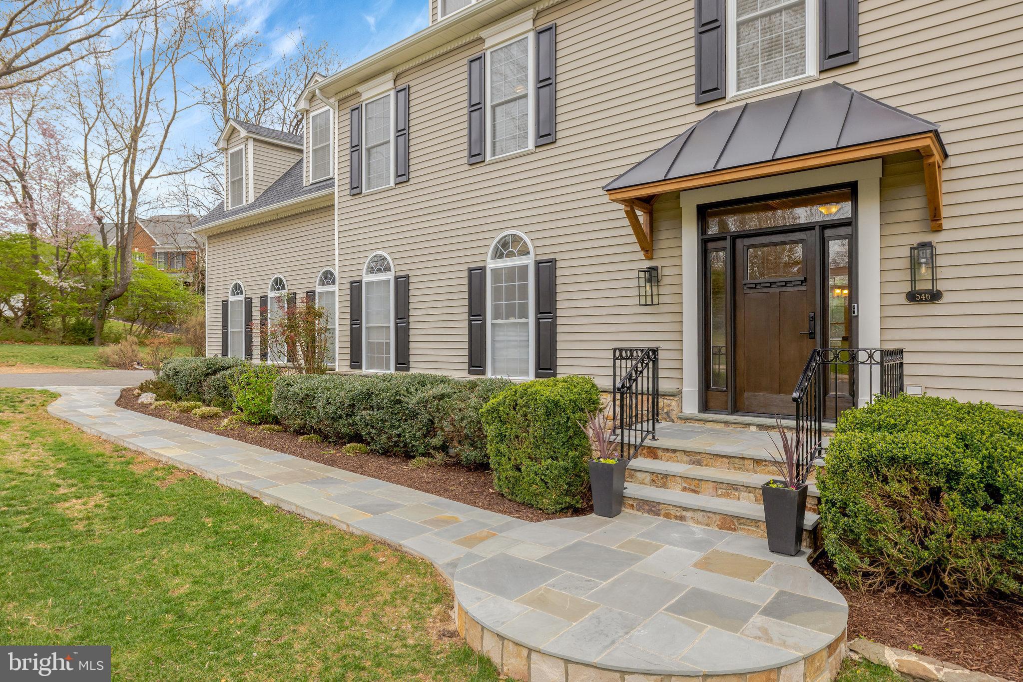 546 Malcolm Rd NW