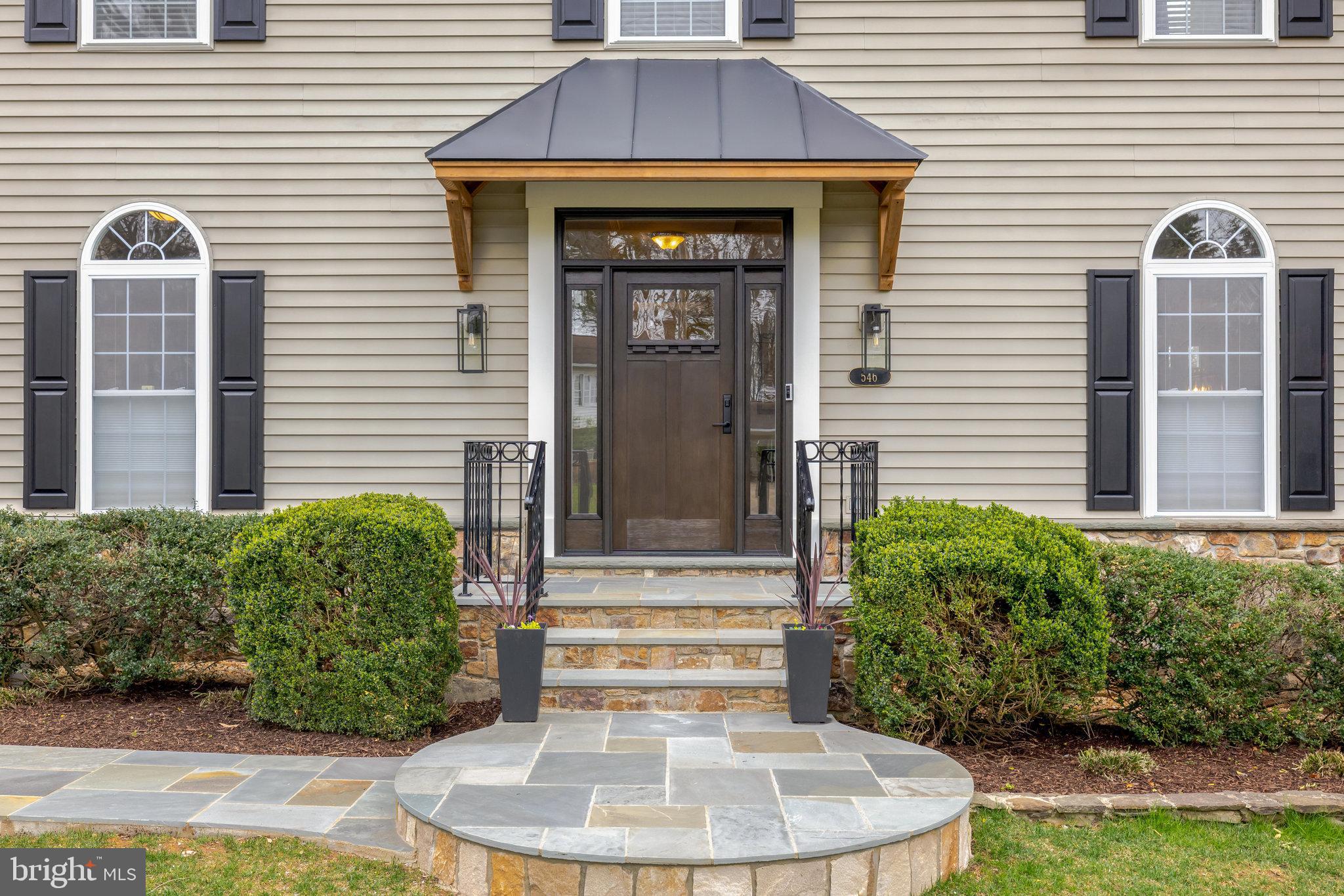 546 Malcolm Rd NW