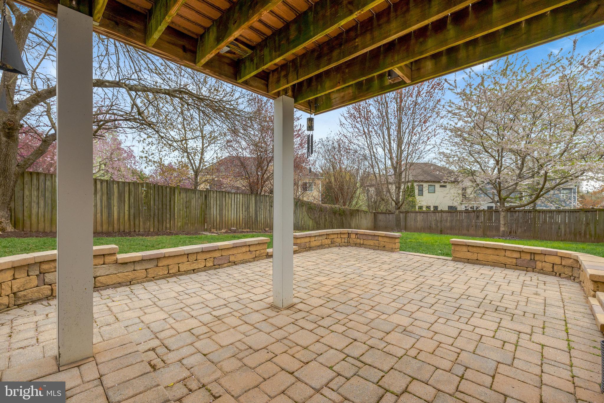 546 Malcolm Rd NW