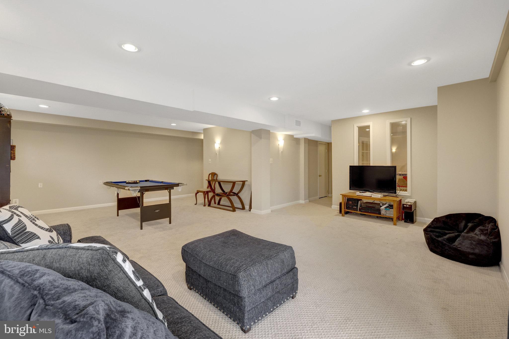 546 Malcolm Rd NW