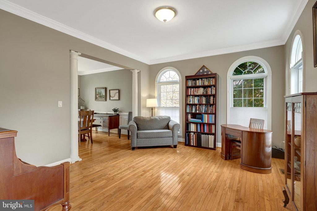 546 Malcolm Rd NW