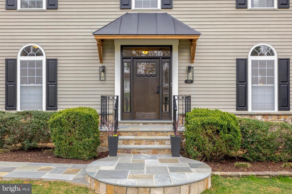546 Malcolm Rd NW