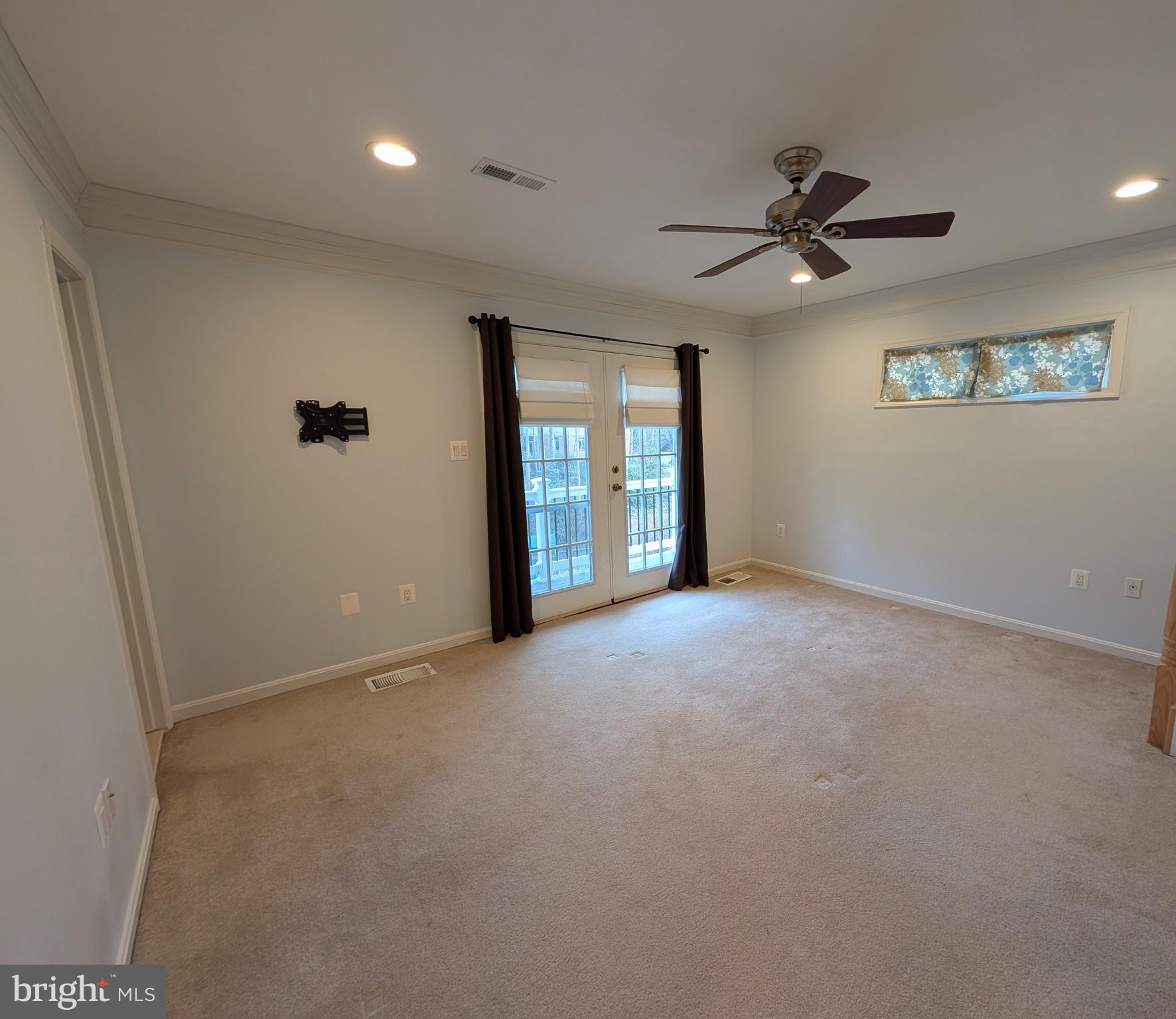 11901 PARADISE LN