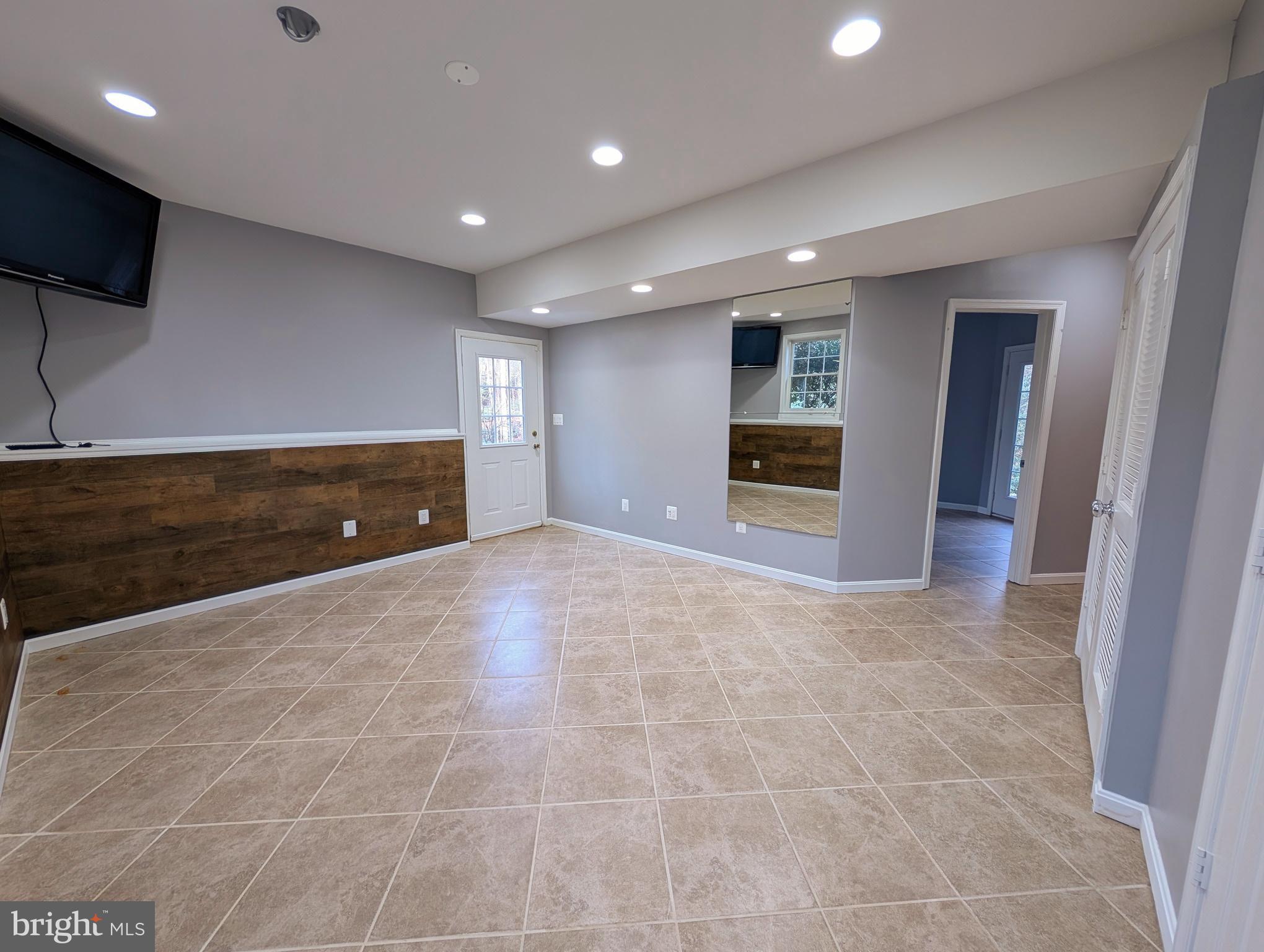11901 PARADISE LN