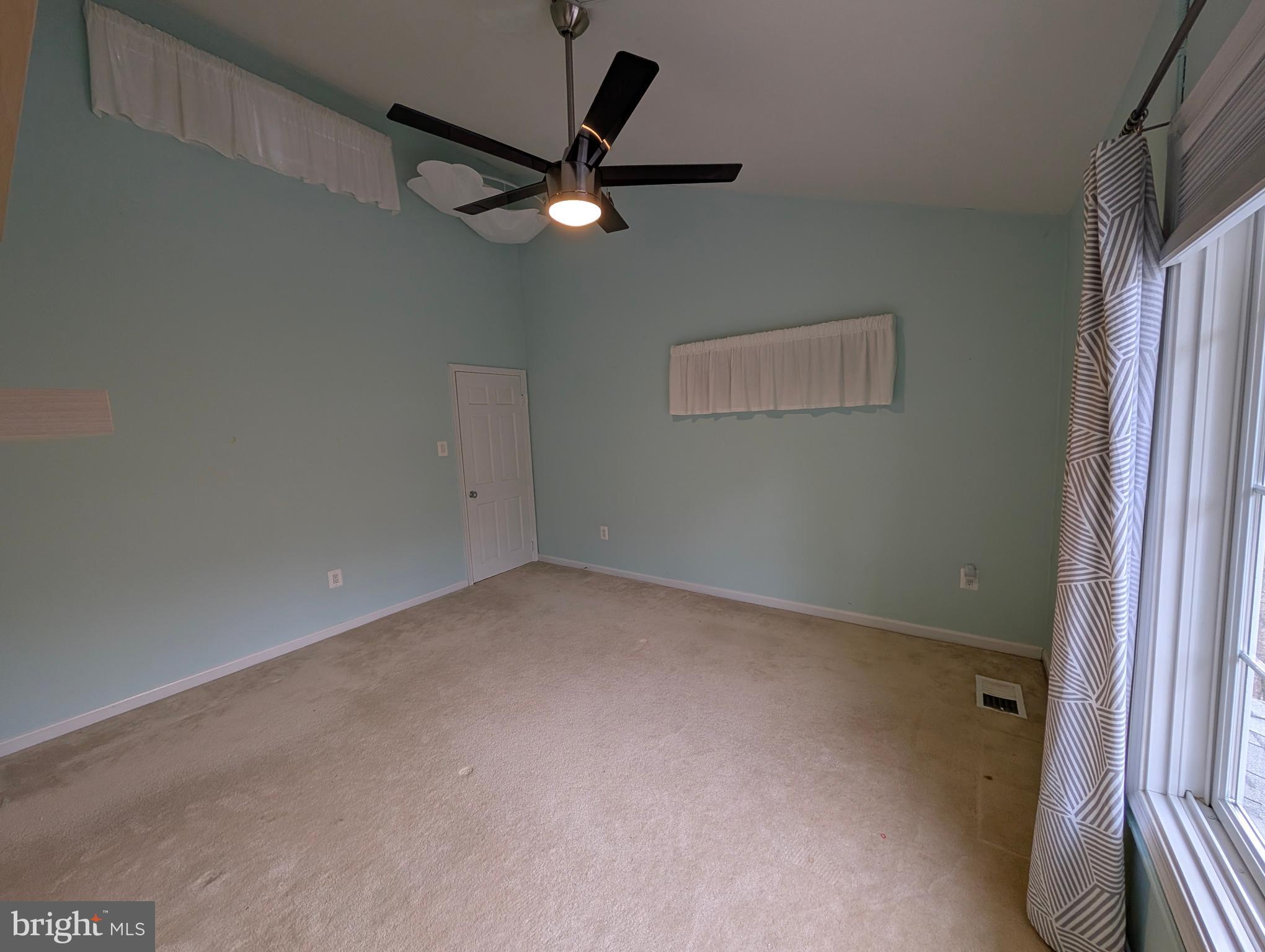 11901 PARADISE LN