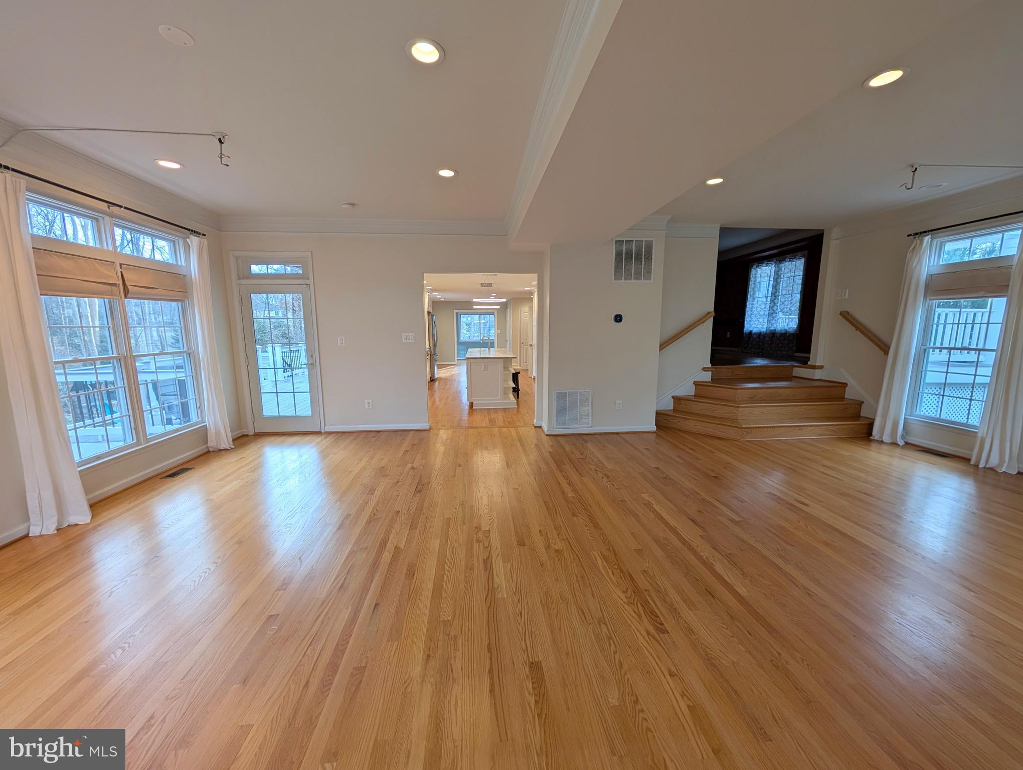 11901 PARADISE LN