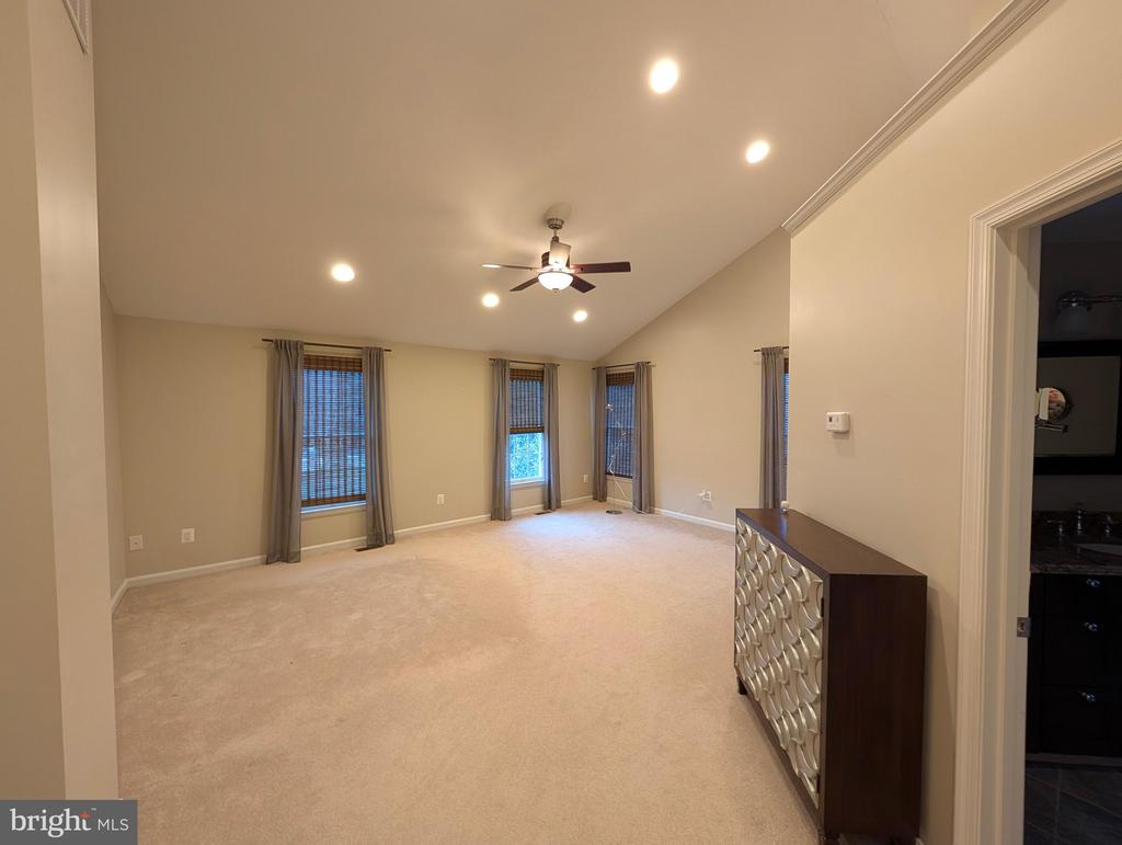 11901 PARADISE LN