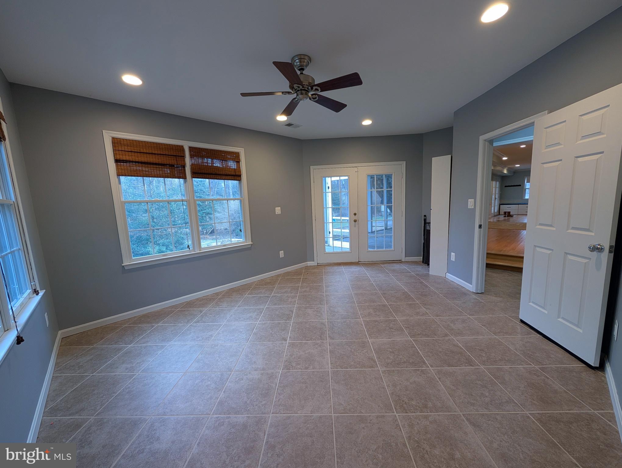 11901 PARADISE LN