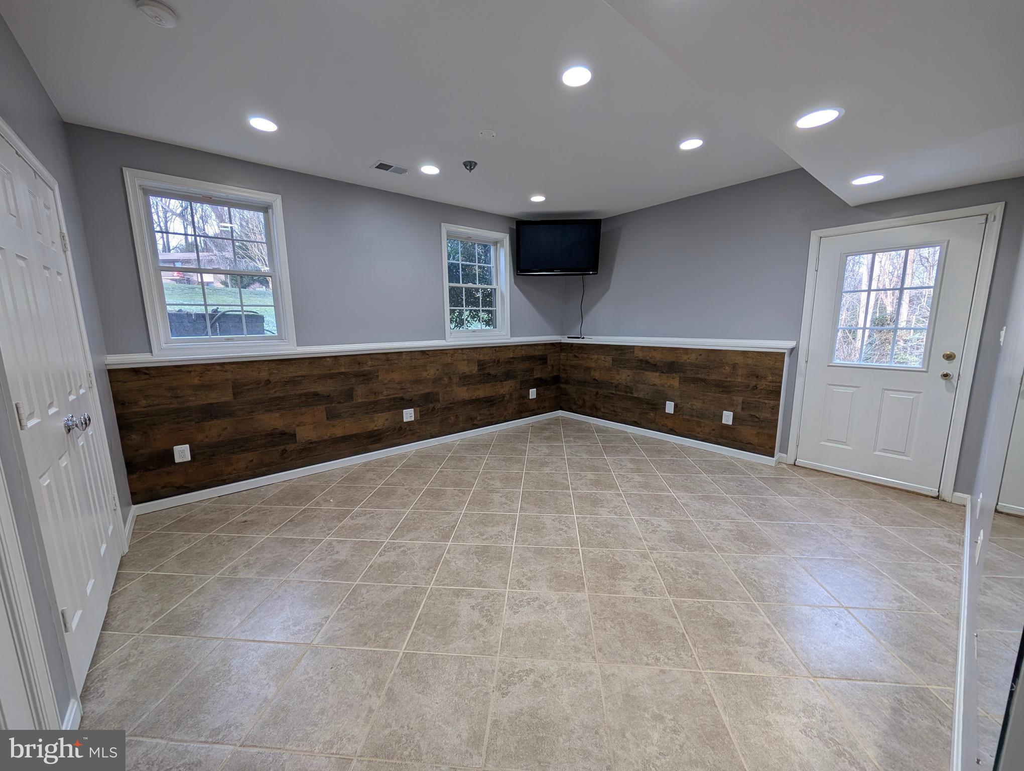 11901 PARADISE LN