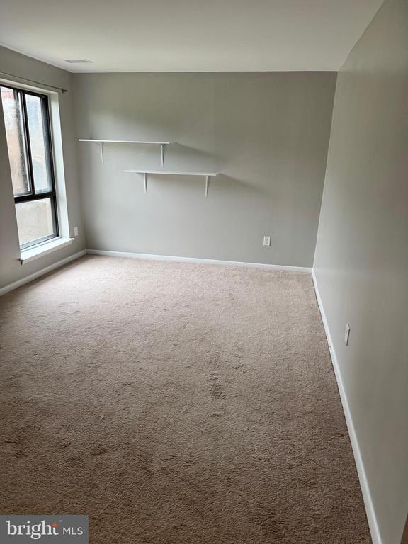 11200 CHESTNUT GROVE SQ #204
