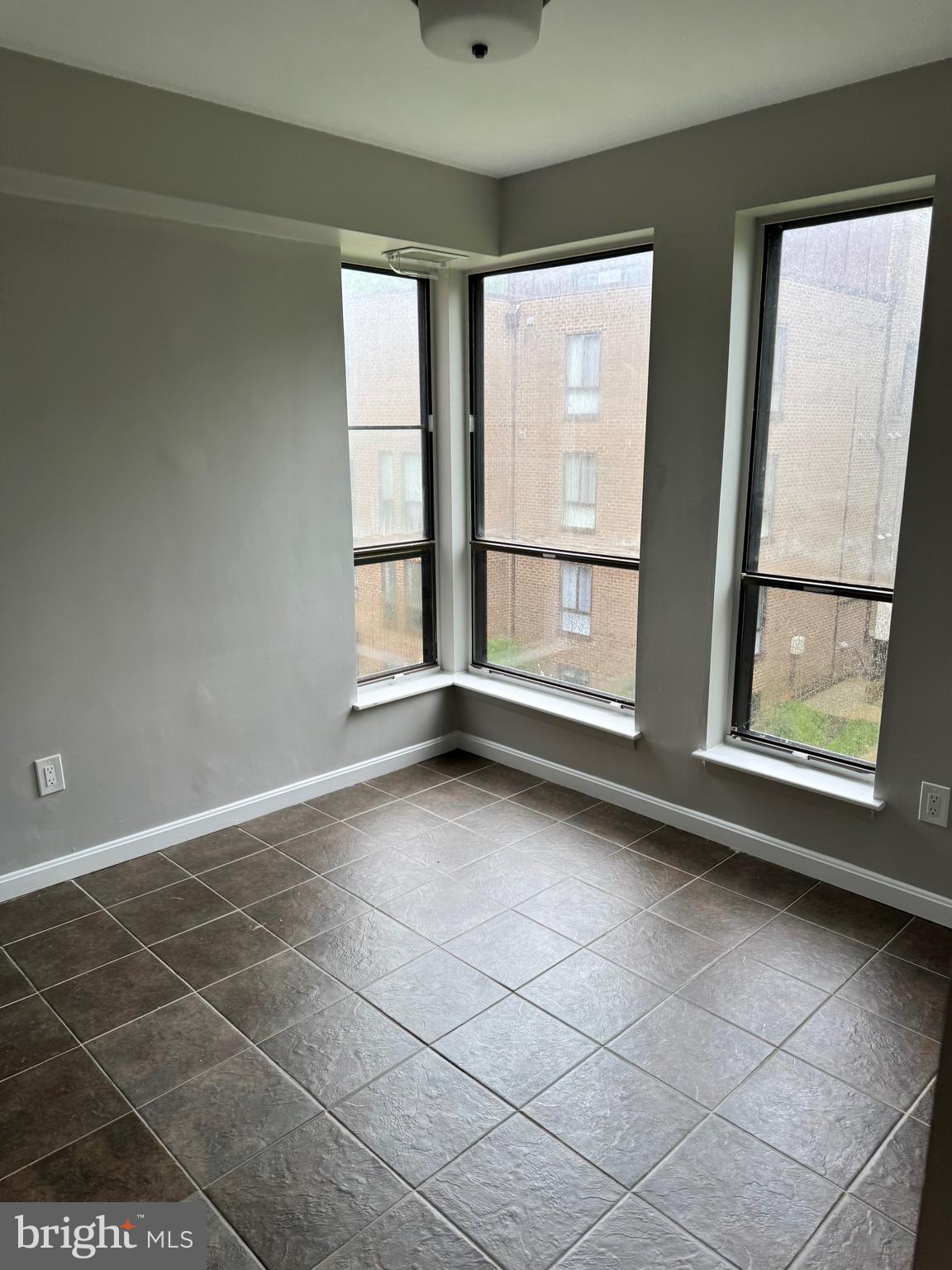 11200 CHESTNUT GROVE SQ #204