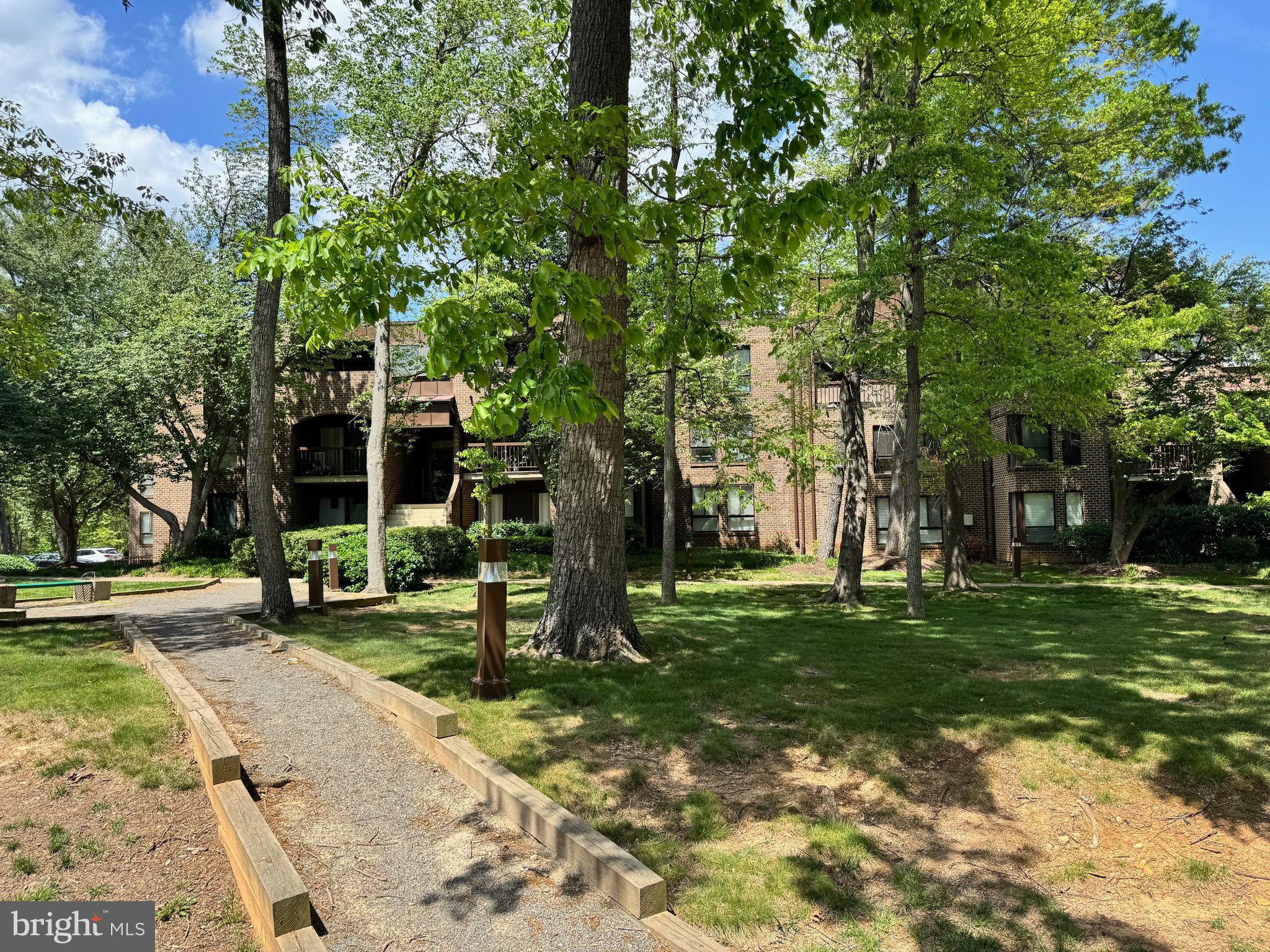 11200 CHESTNUT GROVE SQ #204