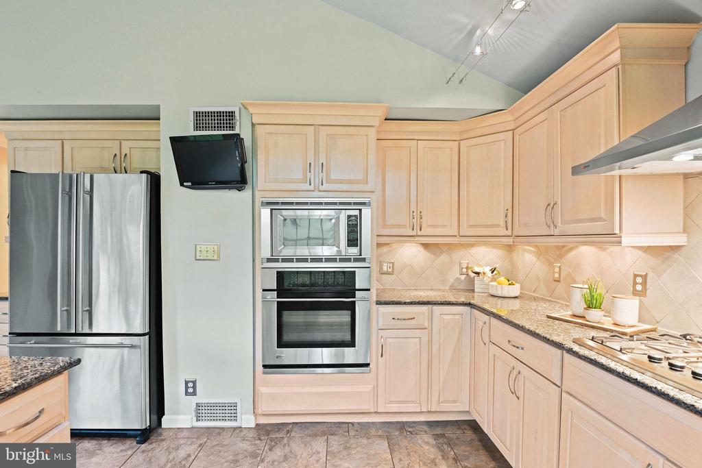 503 Colony Ct NW