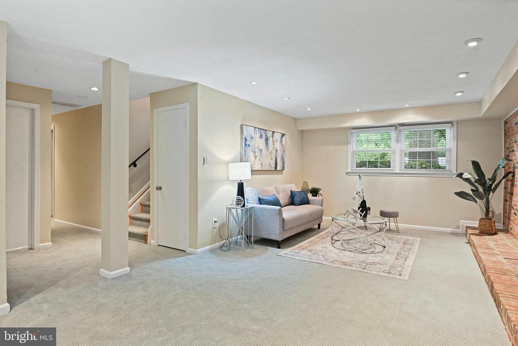 503 Colony Ct NW