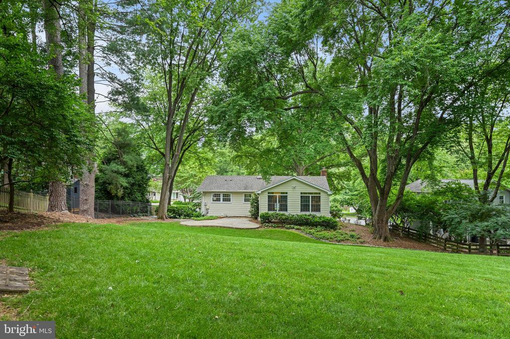 503 Colony Ct NW