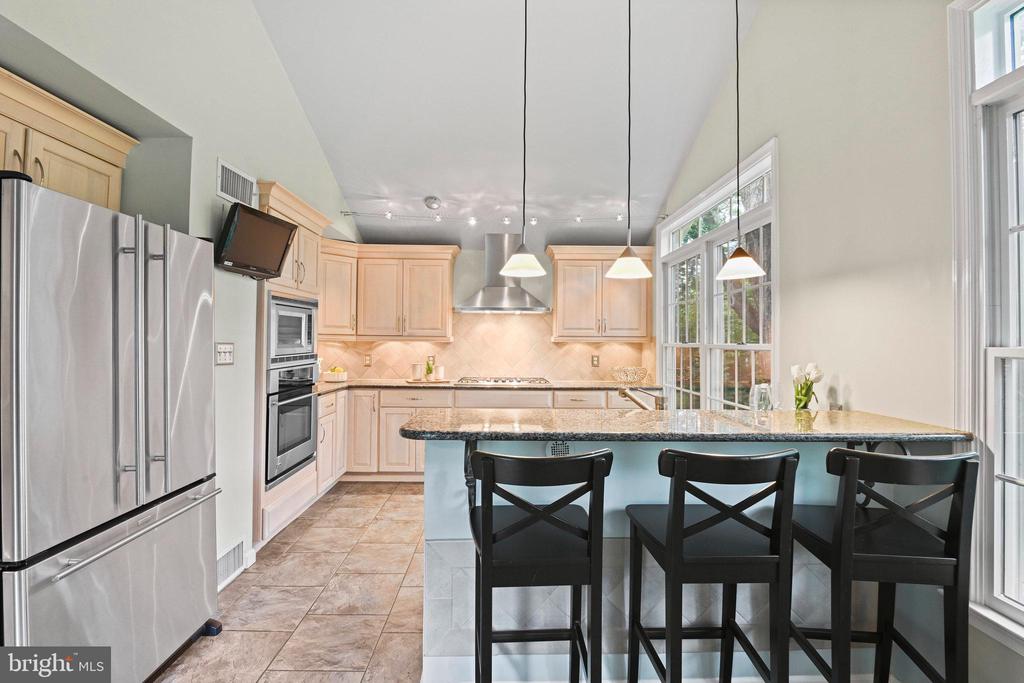 503 Colony Ct NW