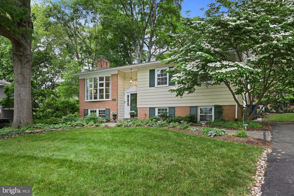 503 Colony Ct NW