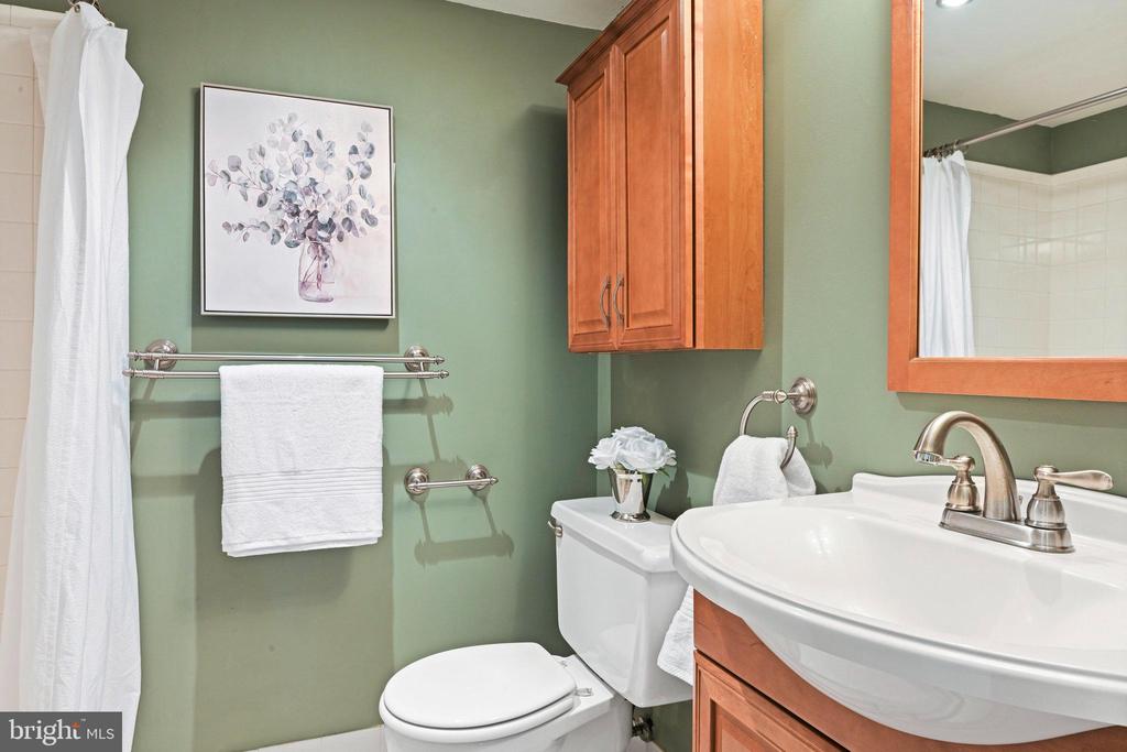 503 Colony Ct NW