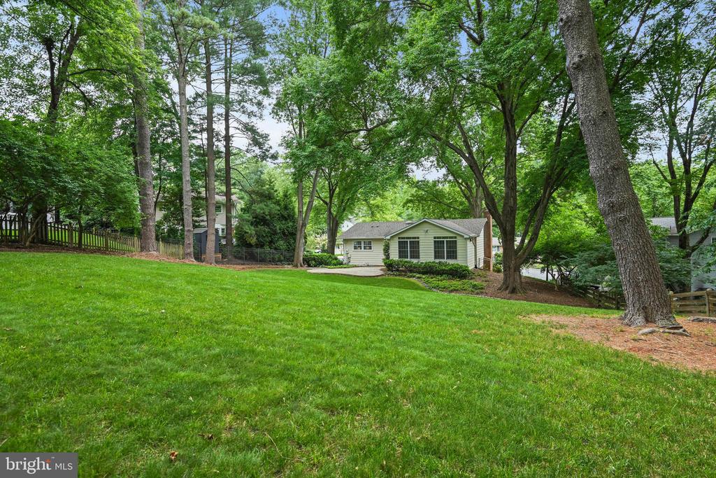 503 Colony Ct NW