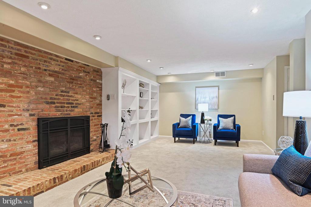 503 Colony Ct NW