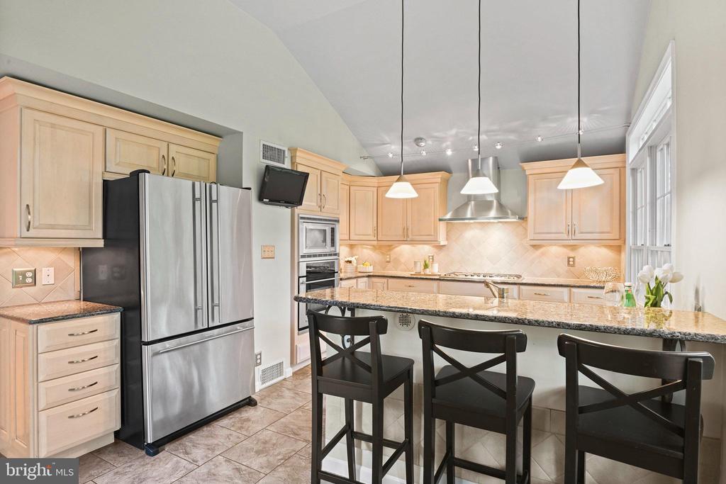 503 Colony Ct NW