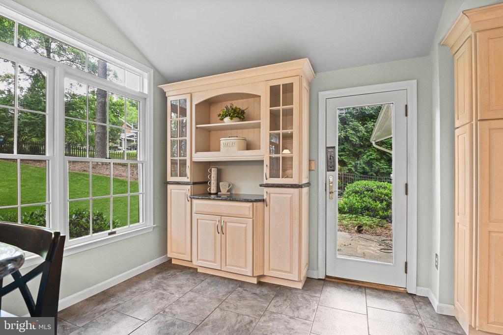 503 Colony Ct NW
