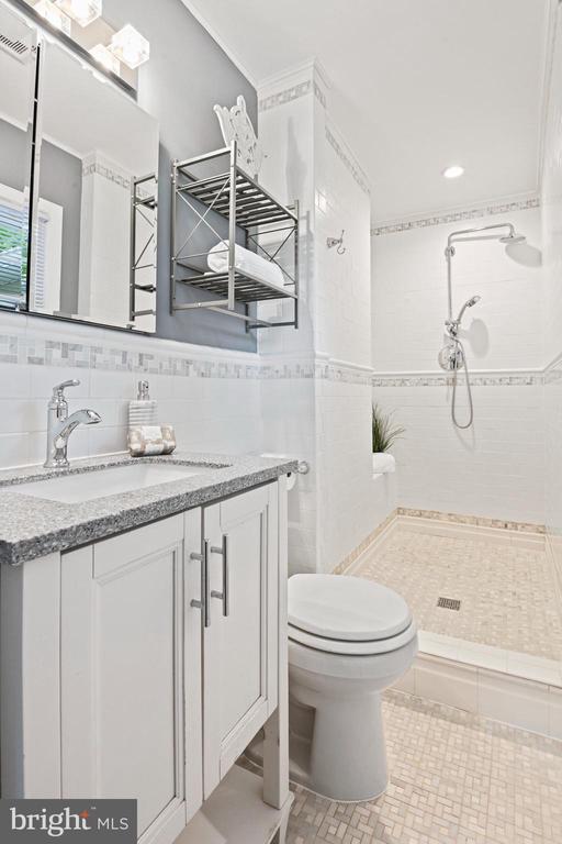 503 Colony Ct NW