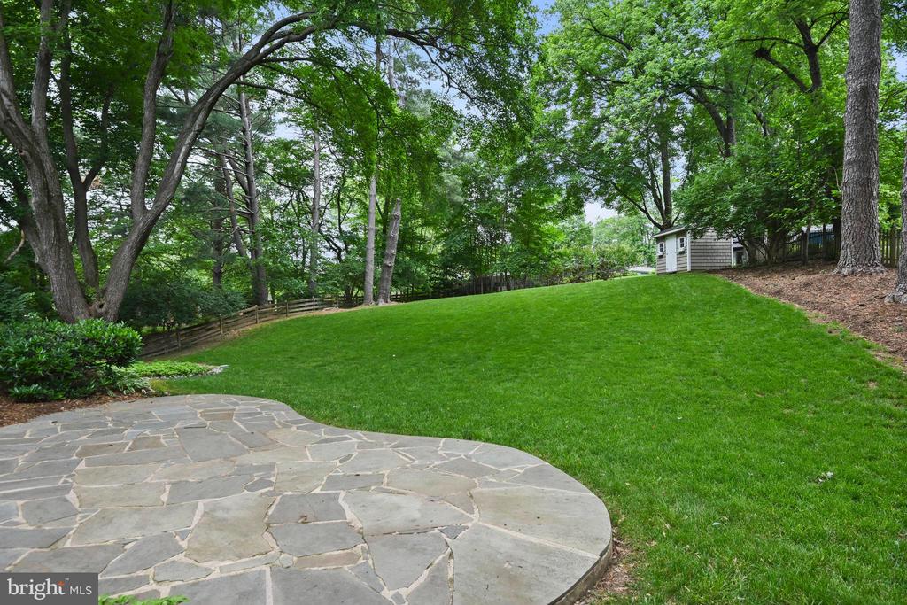 503 Colony Ct NW