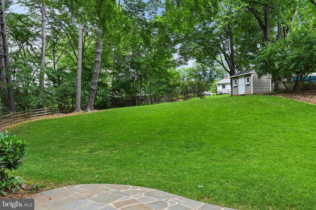 503 Colony Ct NW