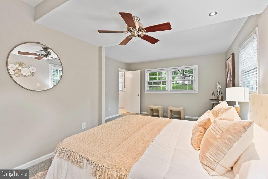 503 Colony Ct NW