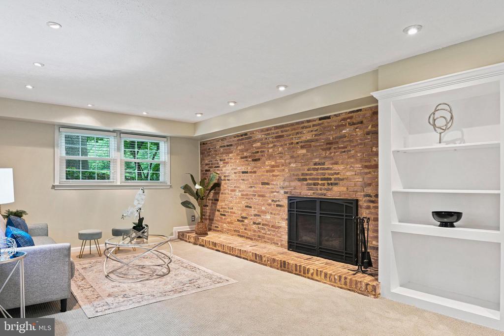 503 Colony Ct NW