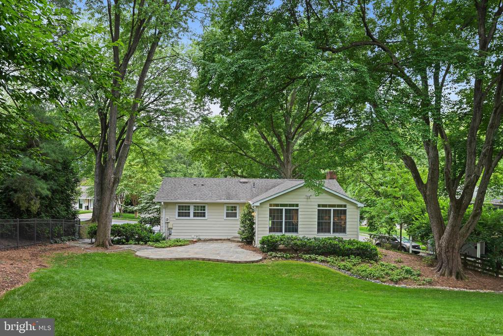 503 Colony Ct NW