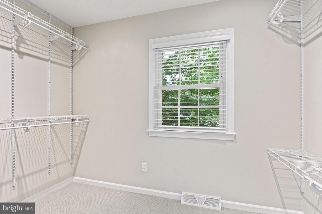 503 Colony Ct NW