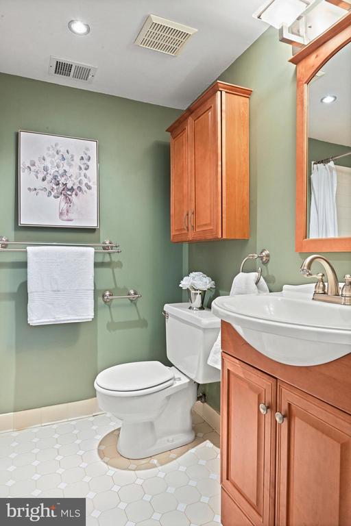 503 Colony Ct NW