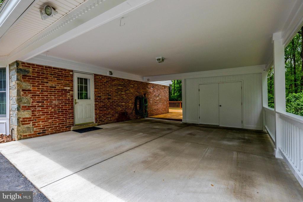 2042 Carrhill Rd
