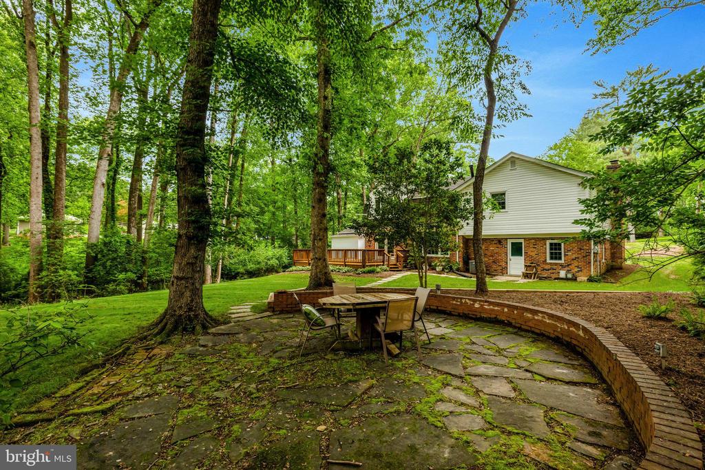 2042 Carrhill Rd