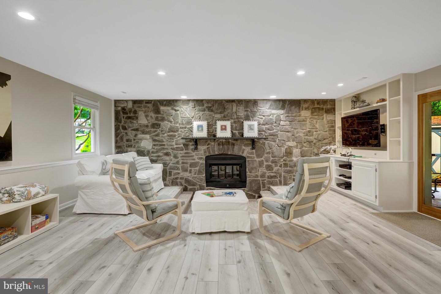 1681 Abbey Oak Dr