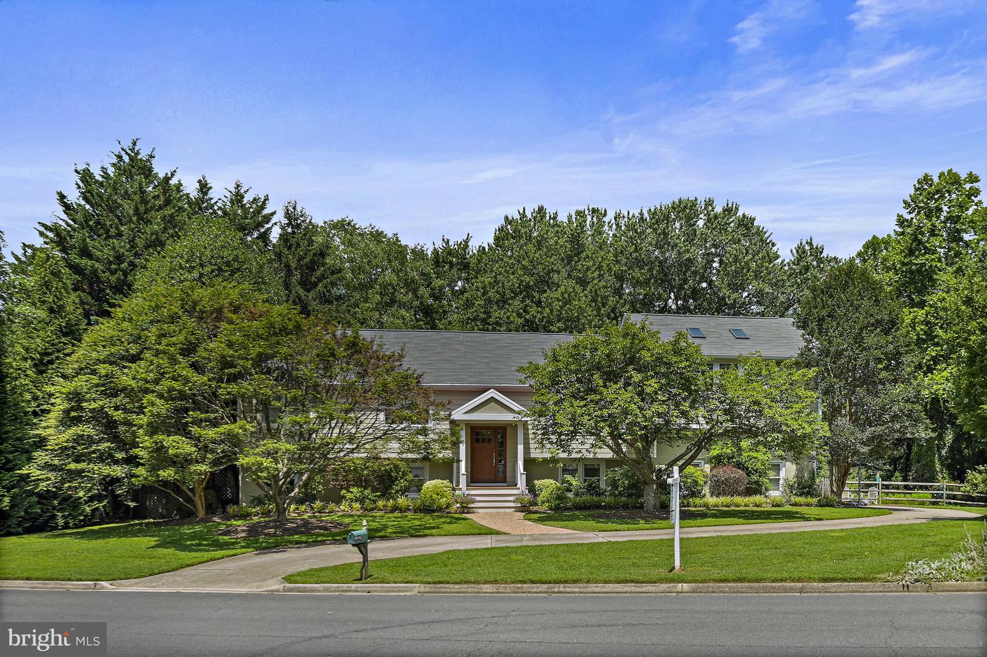 1681 Abbey Oak Dr