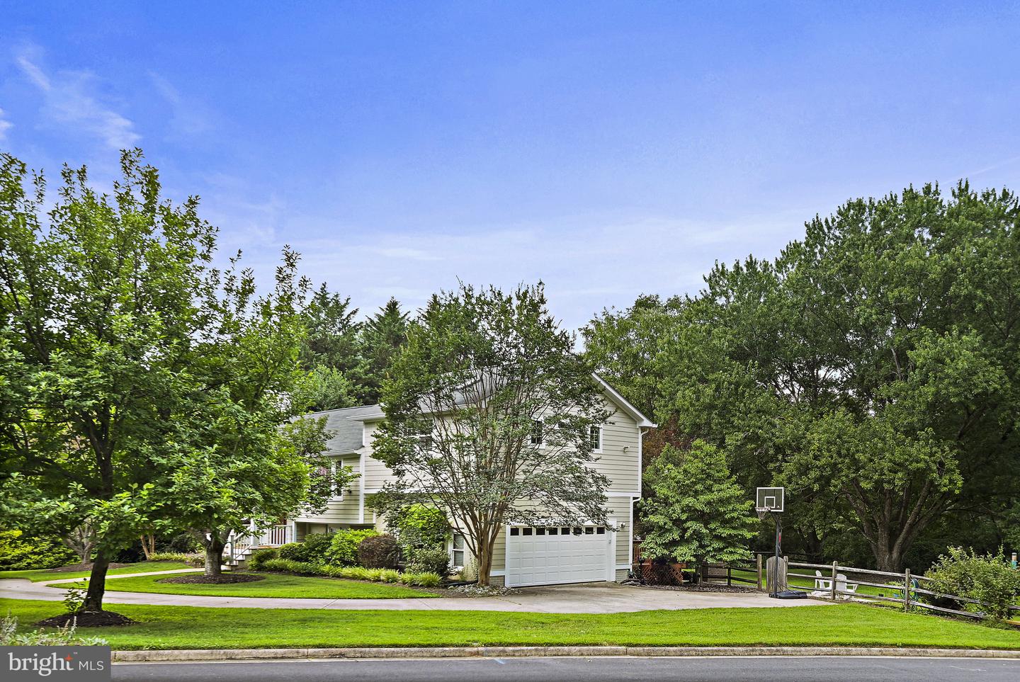 1681 Abbey Oak Dr
