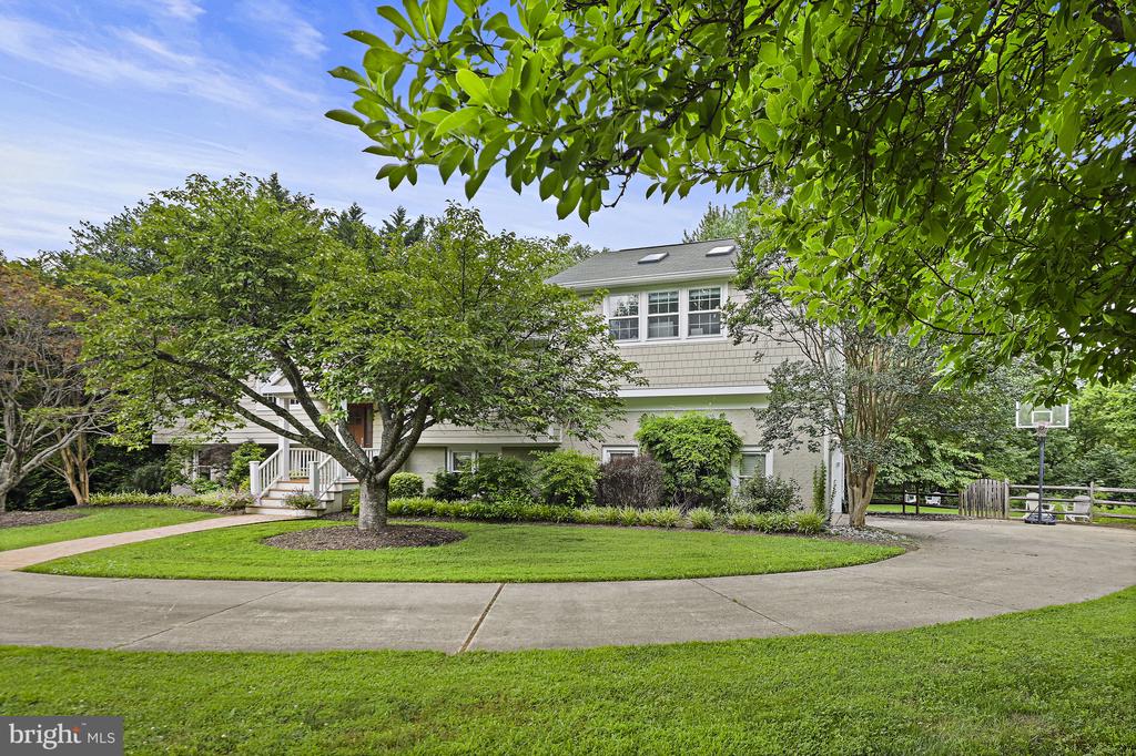 1681 Abbey Oak Dr