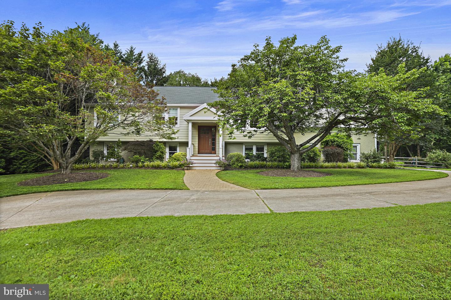 1681 Abbey Oak Dr