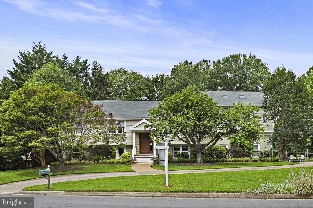 1681 Abbey Oak Dr